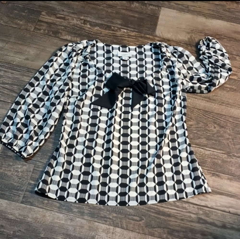 LOFT Monochrome Geometric Blouse - Picture 8 of 8